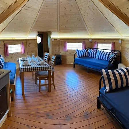 Holly Tree Glamping Cabins Wigglesworth Exterior photo