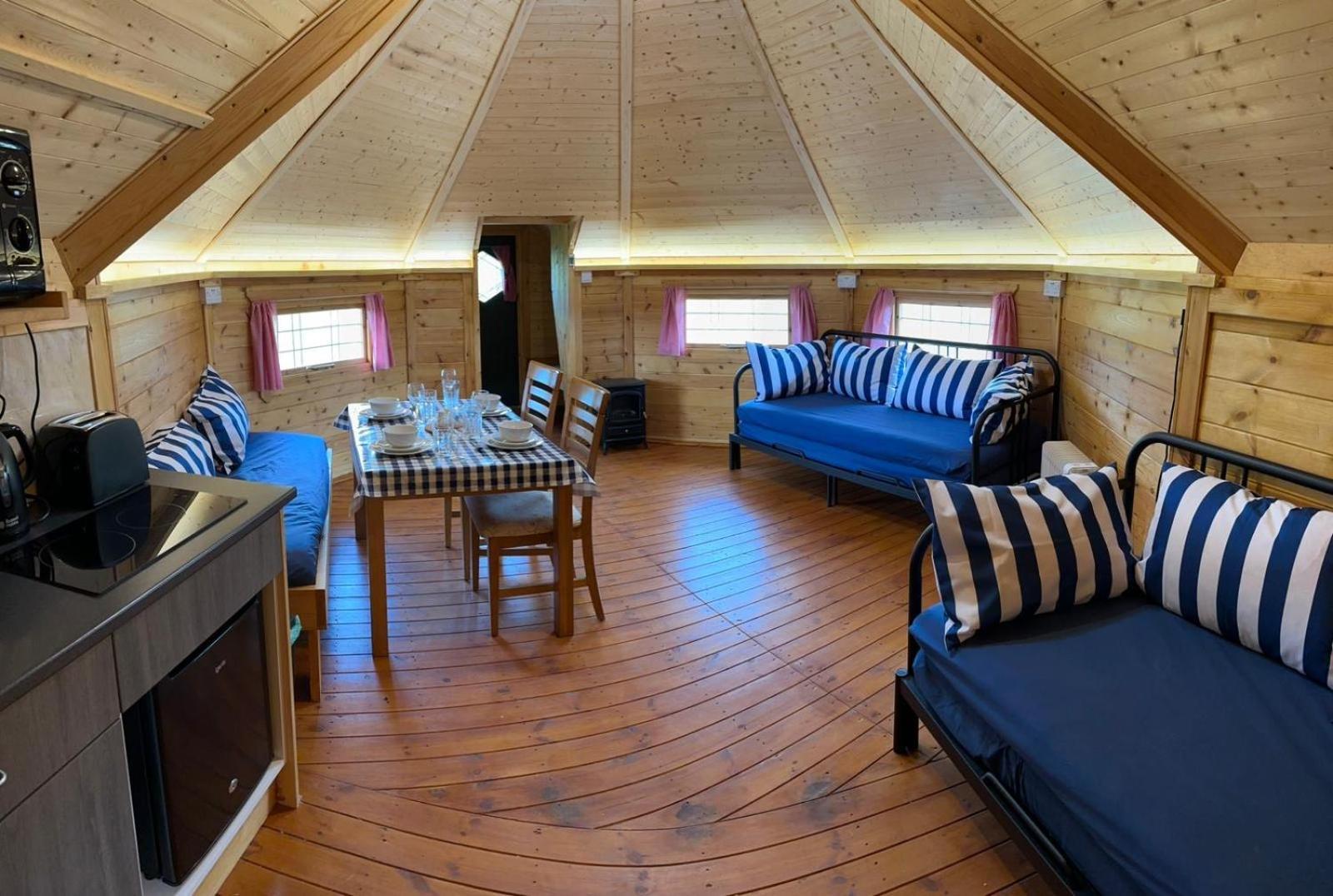 Holly Tree Glamping Chalet