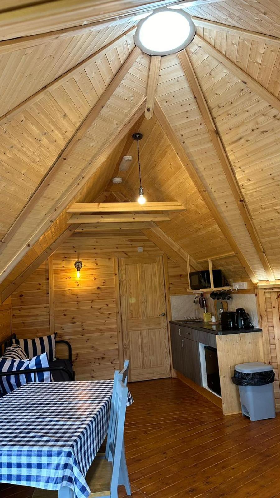 Holly Tree Glamping Chalet *
